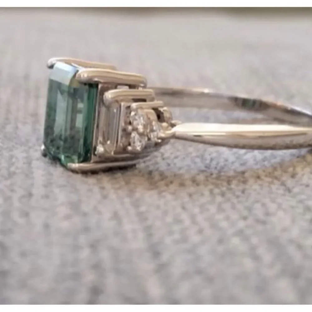 💚 NEW stunning & sparkling antique style emerald ring 💚